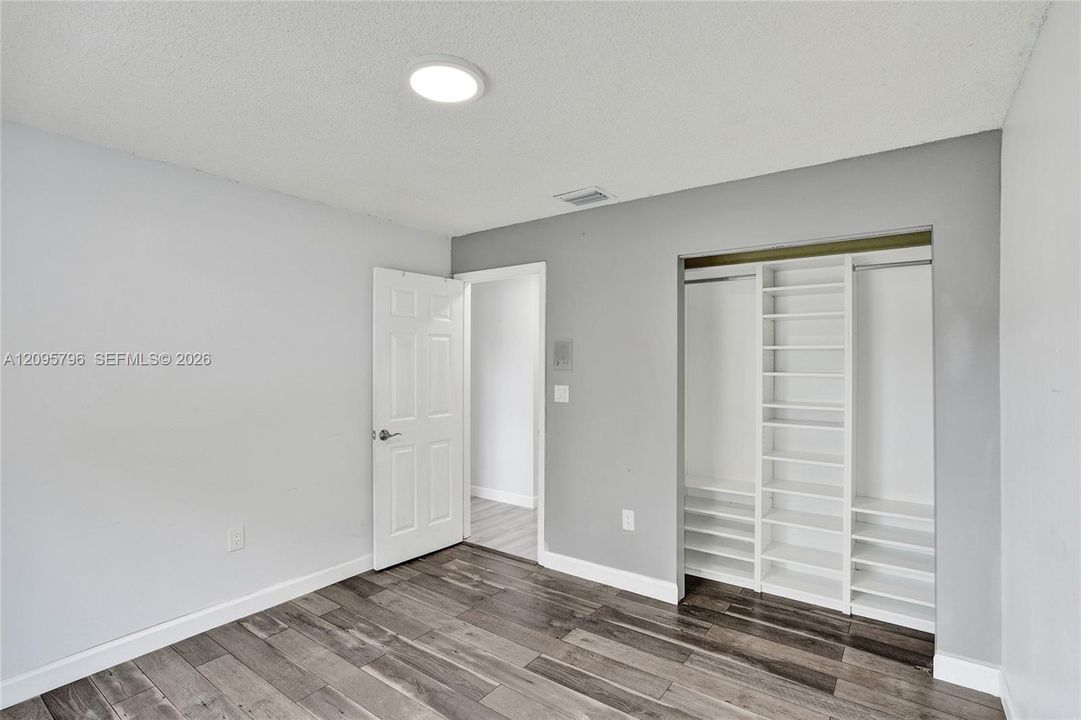 En Venta: $799,900 (4 camas, 2 baños, 2015 Pies cuadrados)