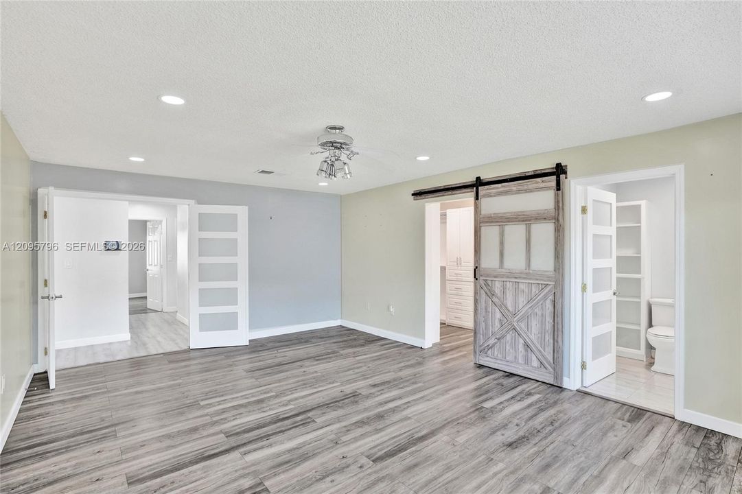 En Venta: $799,900 (4 camas, 2 baños, 2015 Pies cuadrados)