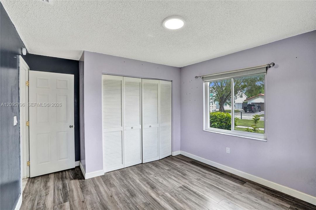 En Venta: $799,900 (4 camas, 2 baños, 2015 Pies cuadrados)