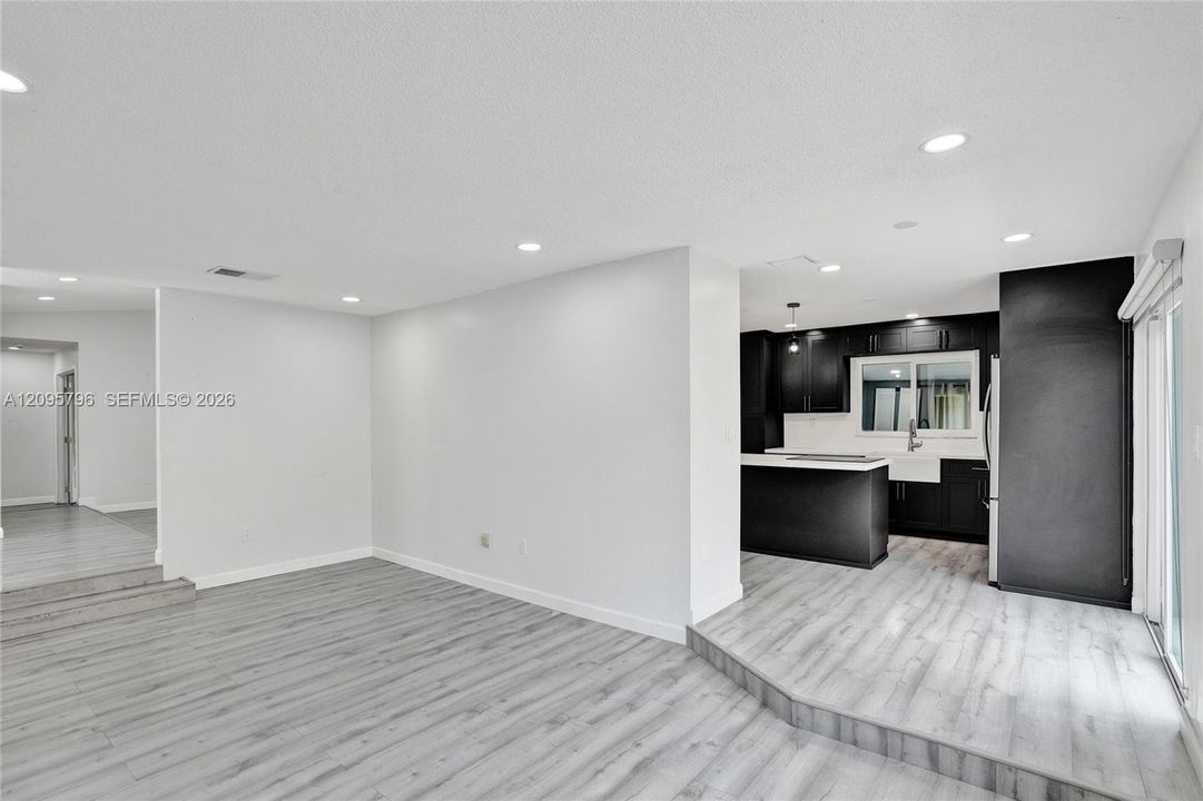 En Venta: $799,900 (4 camas, 2 baños, 2015 Pies cuadrados)