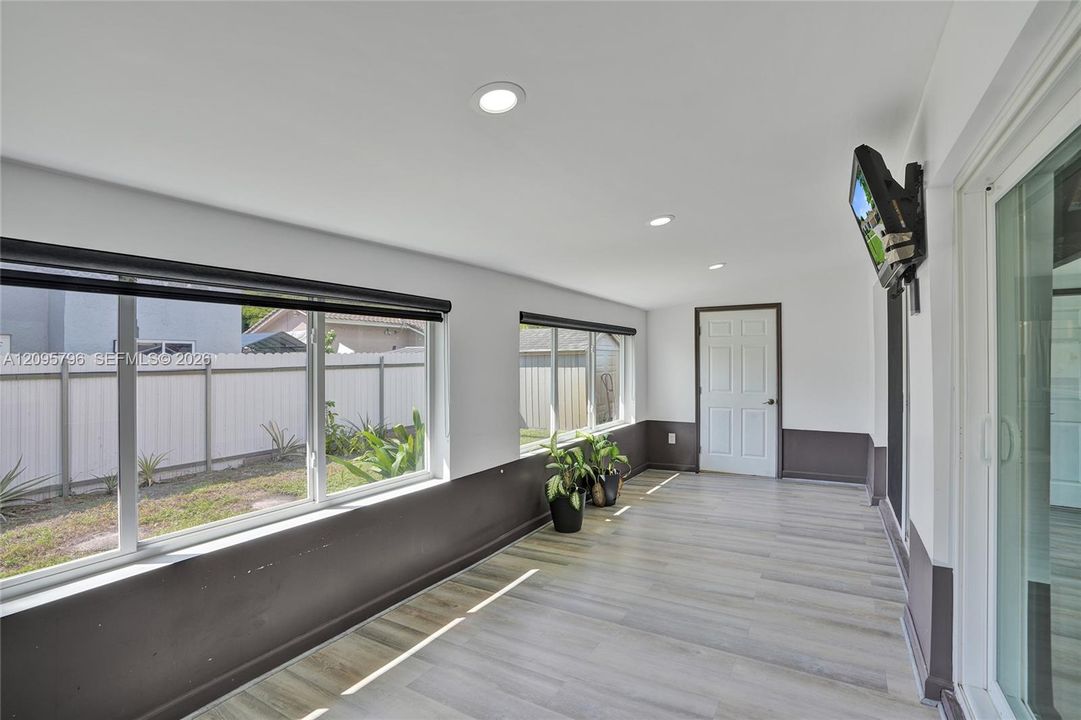 En Venta: $799,900 (4 camas, 2 baños, 2015 Pies cuadrados)