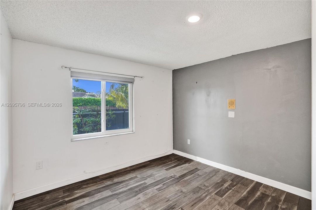 En Venta: $799,900 (4 camas, 2 baños, 2015 Pies cuadrados)
