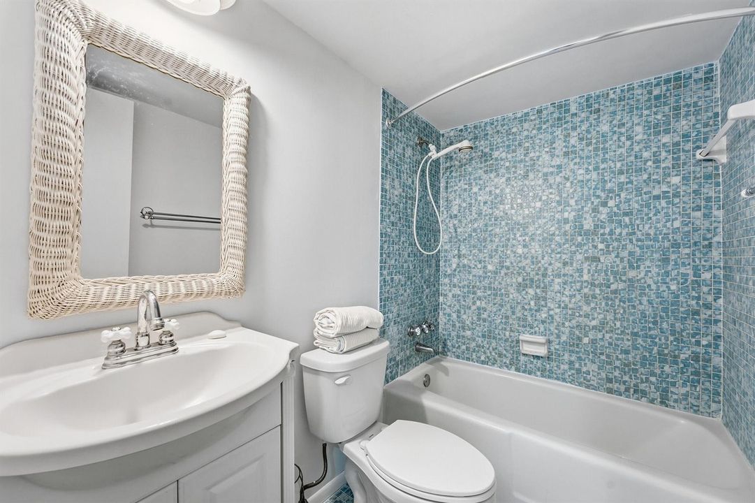 01 Guest bath