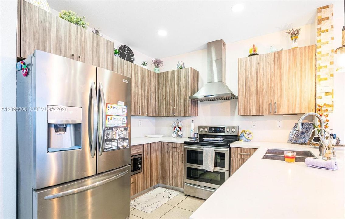 For Rent: $2,499 (3 beds, 3 baths, 1628 Square Feet)