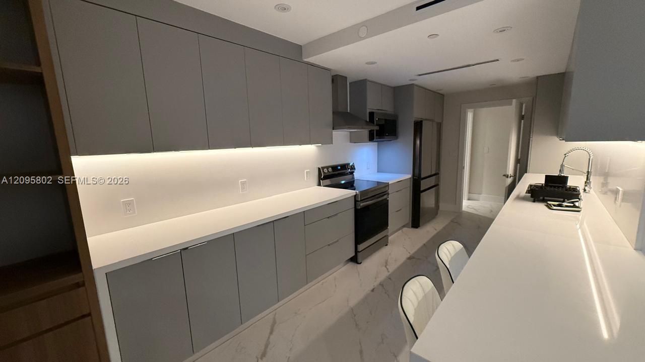 For Rent: $11,500 (3 beds, 3 baths, 2390 Square Feet)