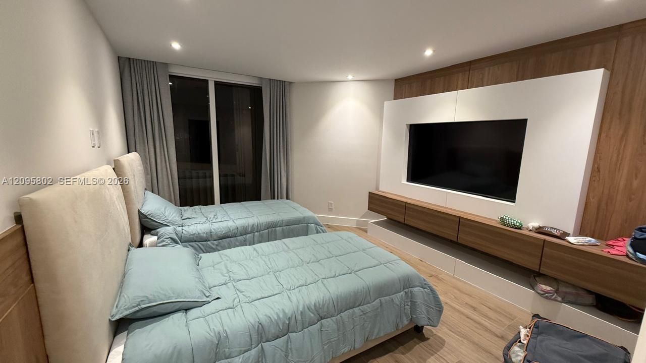 For Rent: $11,500 (3 beds, 3 baths, 2390 Square Feet)