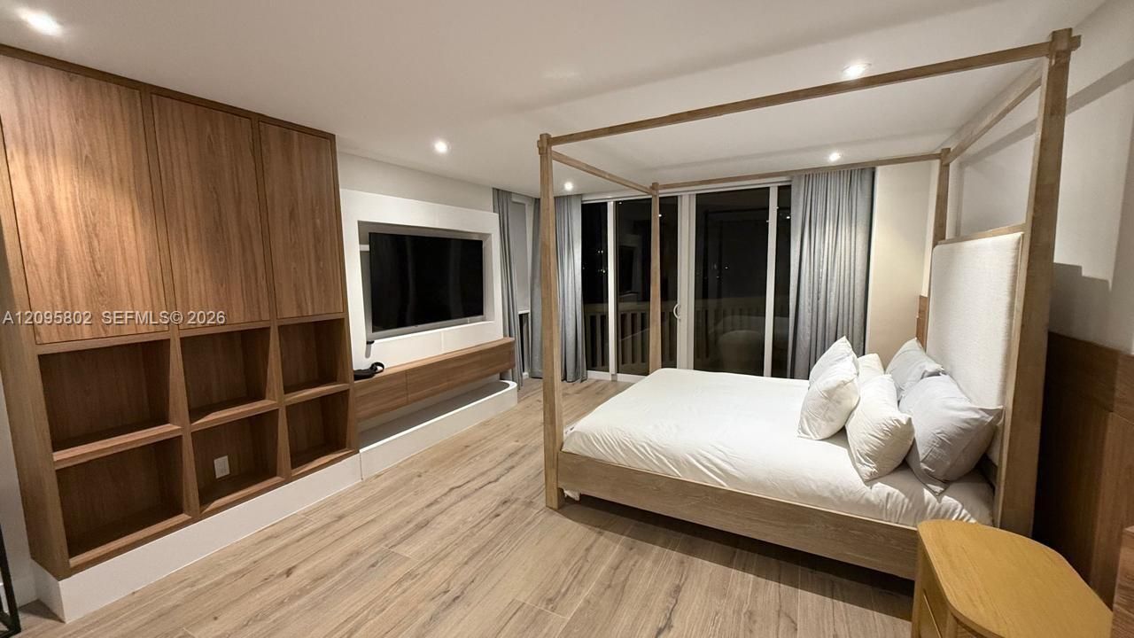 For Rent: $11,500 (3 beds, 3 baths, 2390 Square Feet)