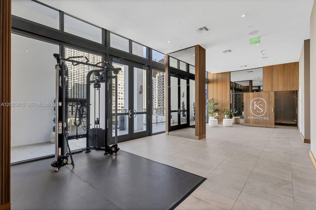 For Sale: $484,000 (0 beds, 1 baths, 527 Square Feet)