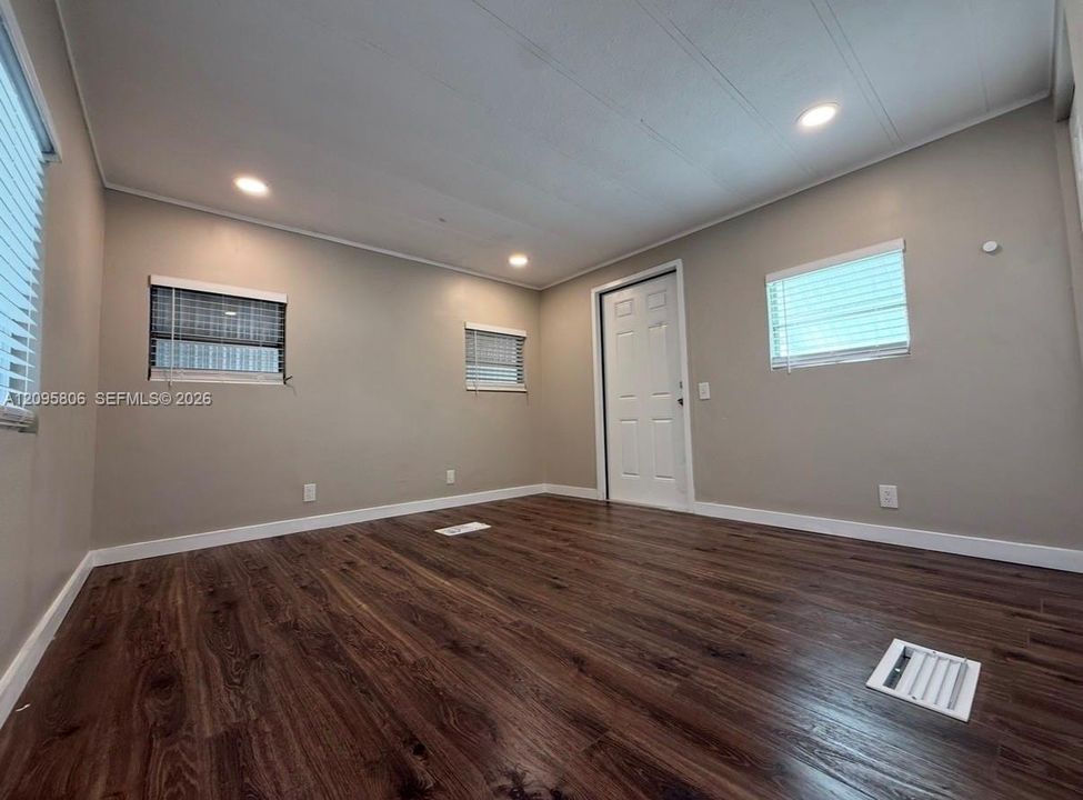 For Sale: $66,500 (2 beds, 2 baths, 1100 Square Feet)