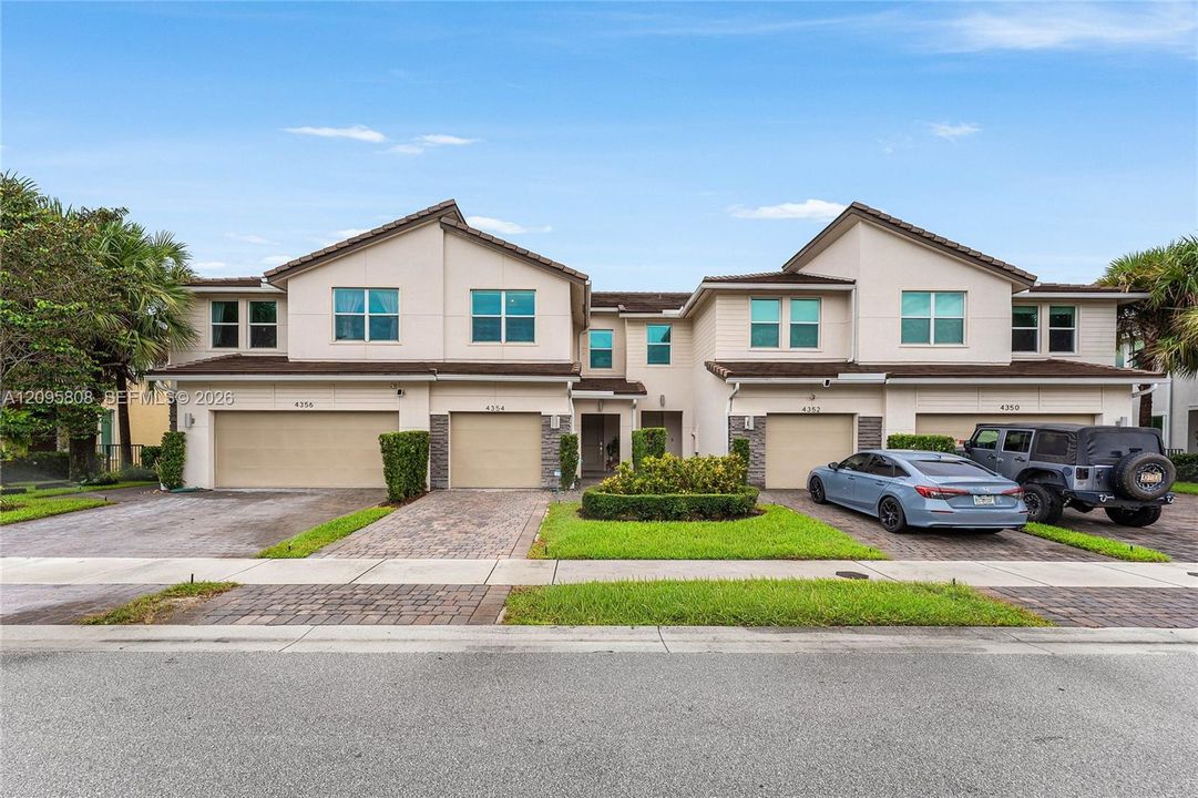 For Sale: $525,000 (3 beds, 2 baths, 1617 Square Feet)
