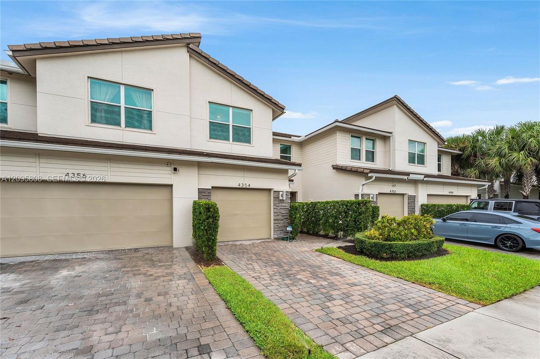 For Sale: $525,000 (3 beds, 2 baths, 1617 Square Feet)
