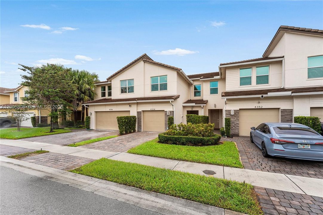 For Sale: $525,000 (3 beds, 2 baths, 1617 Square Feet)