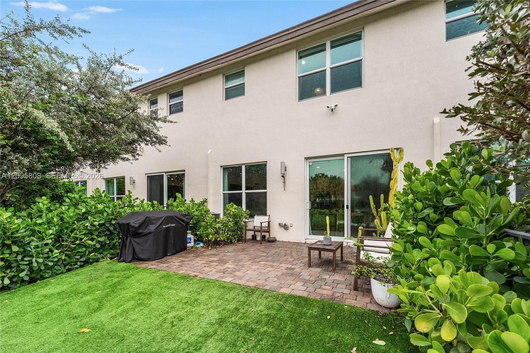 For Sale: $525,000 (3 beds, 2 baths, 1617 Square Feet)
