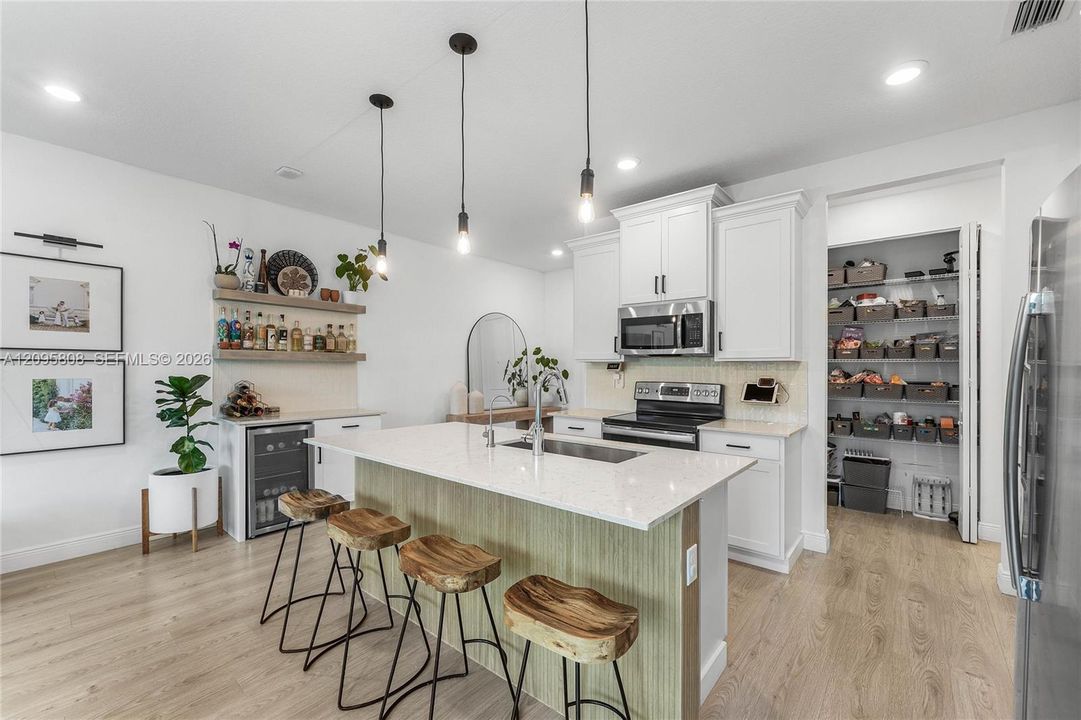 For Sale: $525,000 (3 beds, 2 baths, 1617 Square Feet)