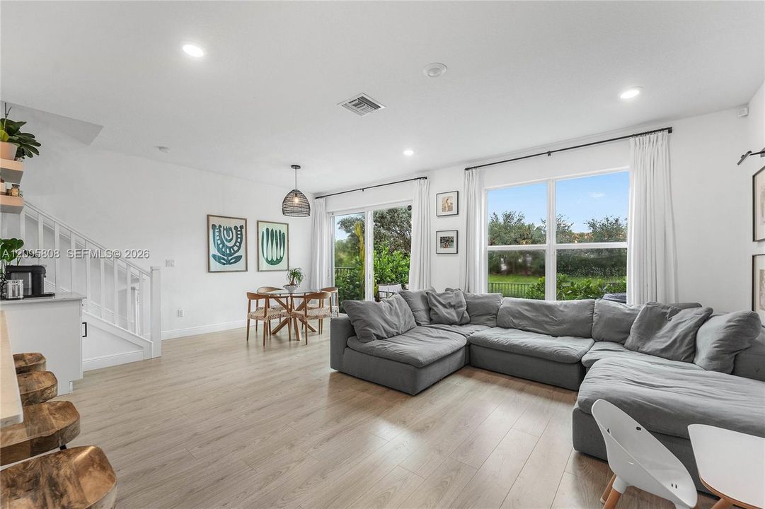 For Sale: $525,000 (3 beds, 2 baths, 1617 Square Feet)