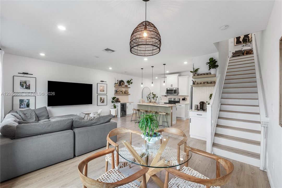 For Sale: $525,000 (3 beds, 2 baths, 1617 Square Feet)