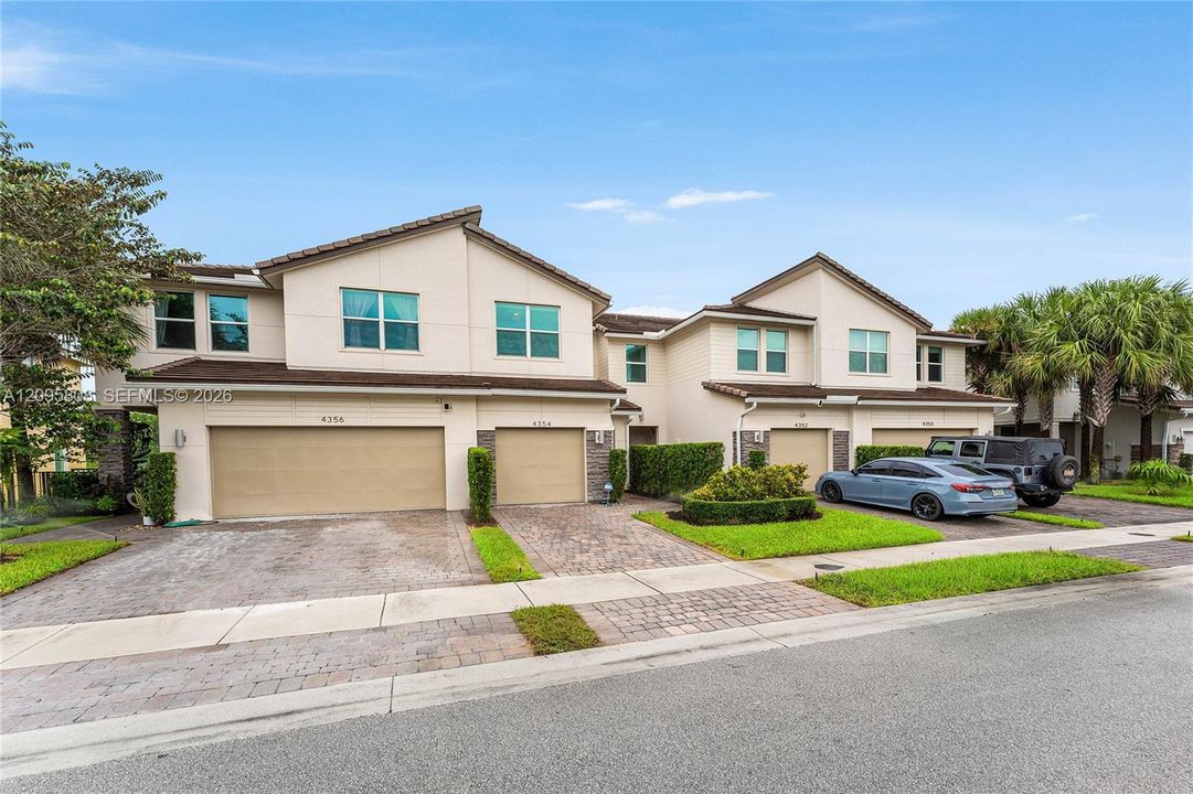 For Sale: $525,000 (3 beds, 2 baths, 1617 Square Feet)