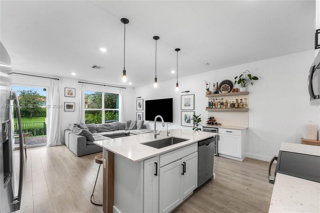 For Sale: $525,000 (3 beds, 2 baths, 1617 Square Feet)