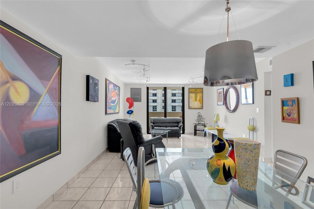 En Venta: $795,000 (2 camas, 2 baños, 1088 Pies cuadrados)