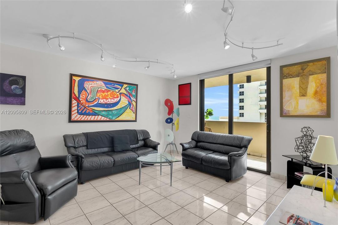 En Venta: $795,000 (2 camas, 2 baños, 1088 Pies cuadrados)