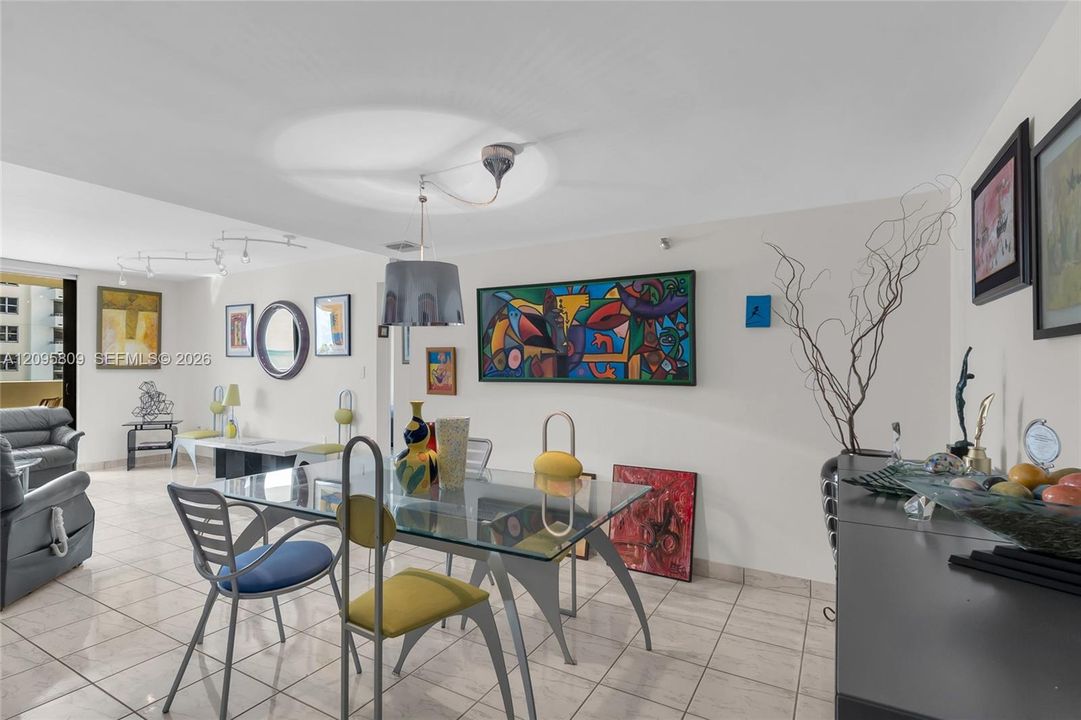 En Venta: $795,000 (2 camas, 2 baños, 1088 Pies cuadrados)