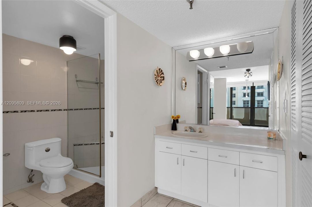 En Venta: $795,000 (2 camas, 2 baños, 1088 Pies cuadrados)