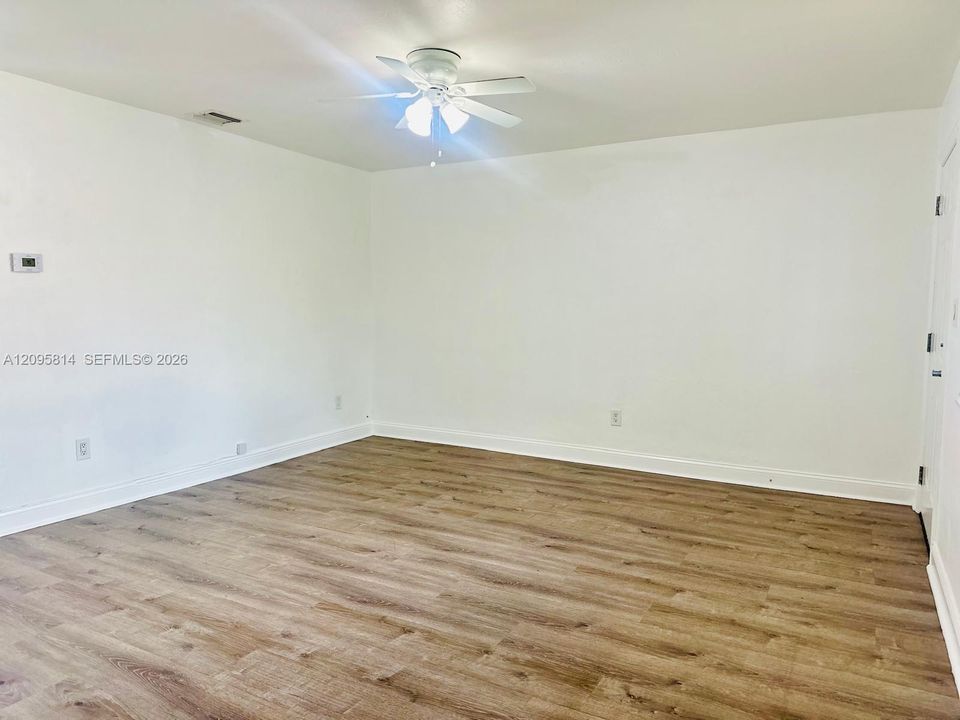 For Rent: $2,500 (2 beds, 1 baths, 650 Square Feet)