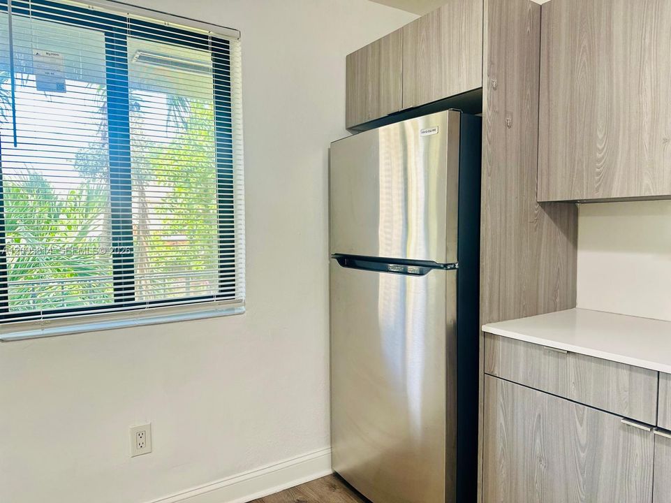 For Rent: $2,500 (2 beds, 1 baths, 650 Square Feet)