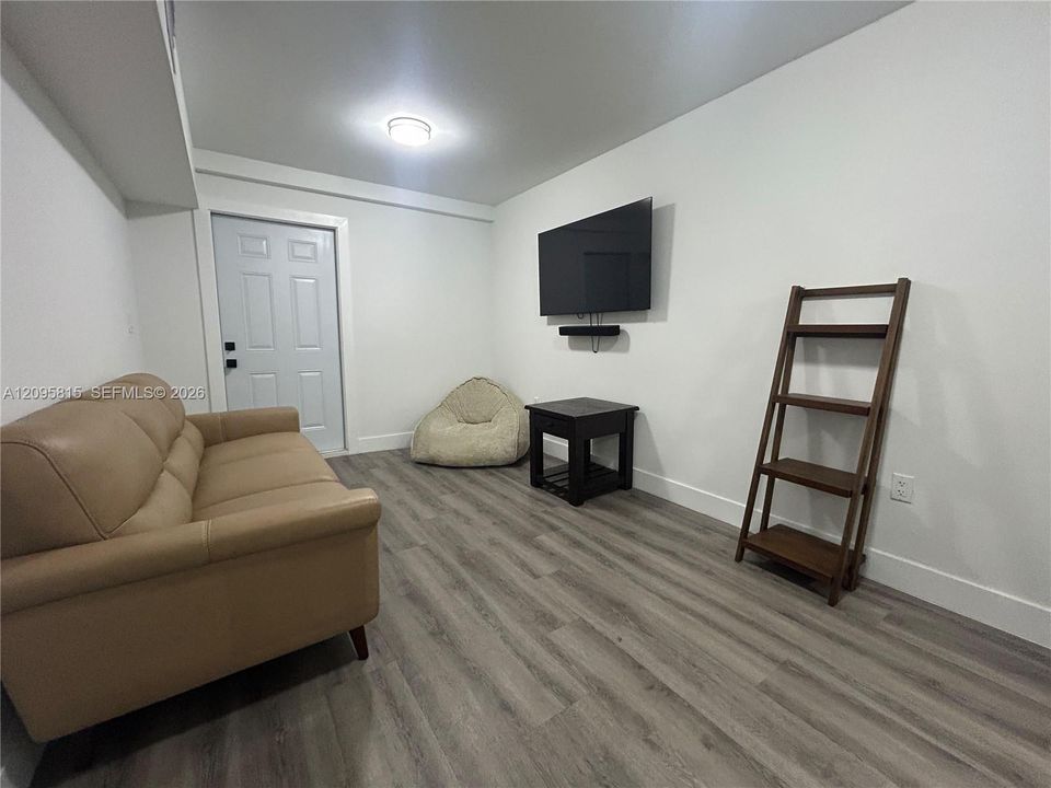 For Rent: $2,300 (2 beds, 1 baths, 0 Square Feet)