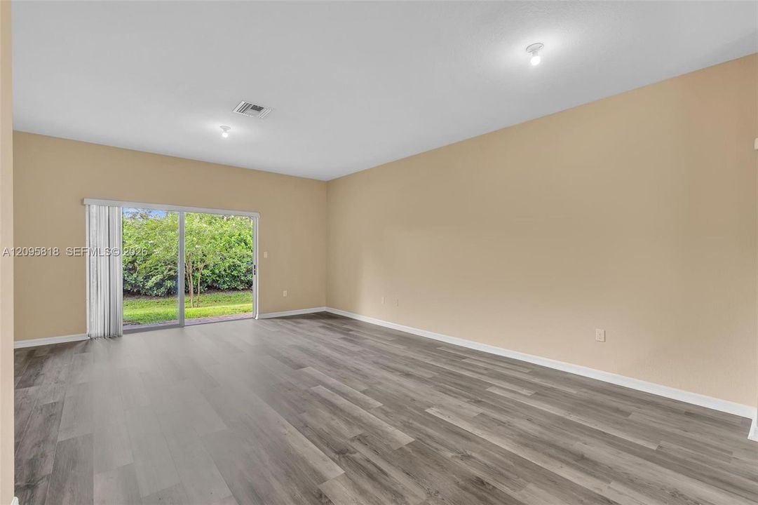 En Venta: $389,900 (3 camas, 2 baños, 1514 Pies cuadrados)