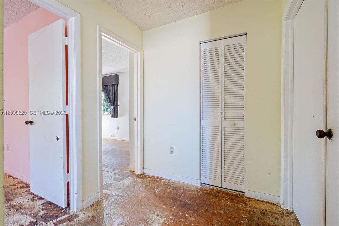 For Sale: $469,900 (3 beds, 2 baths, 2073 Square Feet)