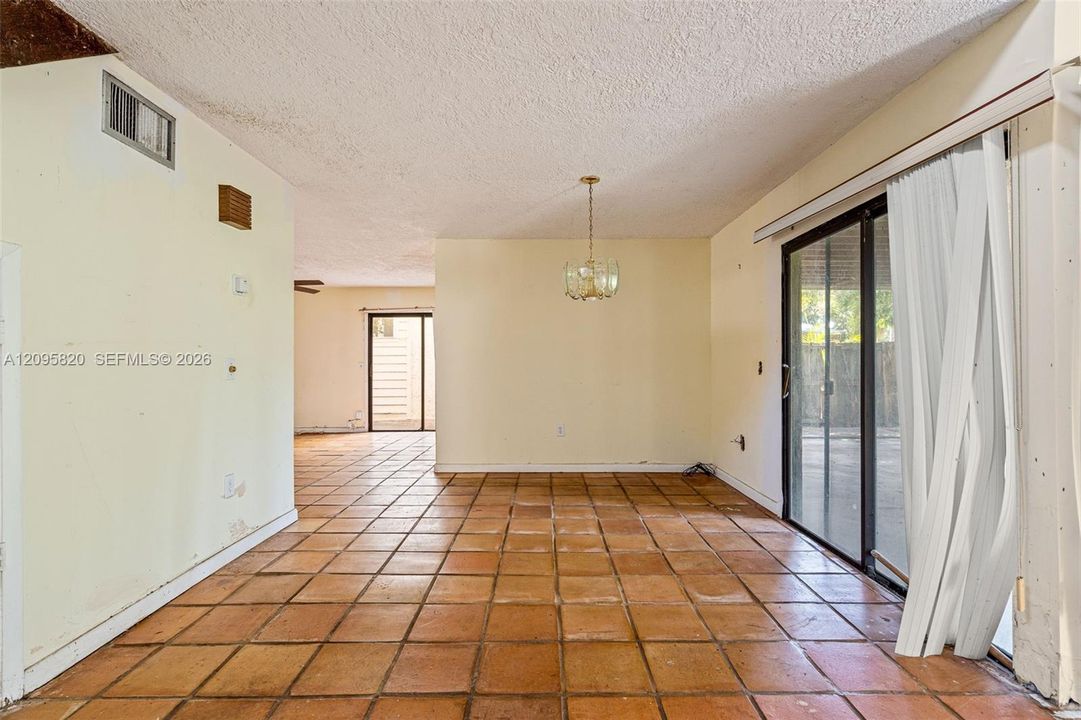 For Sale: $469,900 (3 beds, 2 baths, 2073 Square Feet)