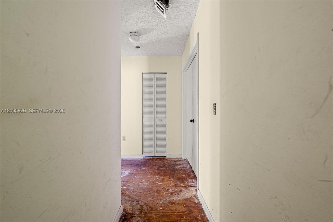 For Sale: $469,900 (3 beds, 2 baths, 2073 Square Feet)