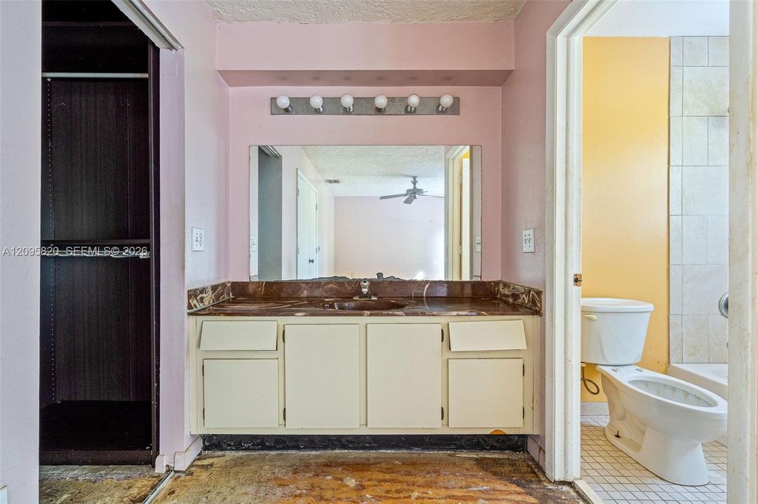 For Sale: $469,900 (3 beds, 2 baths, 2073 Square Feet)