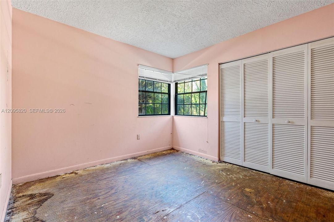 For Sale: $469,900 (3 beds, 2 baths, 2073 Square Feet)