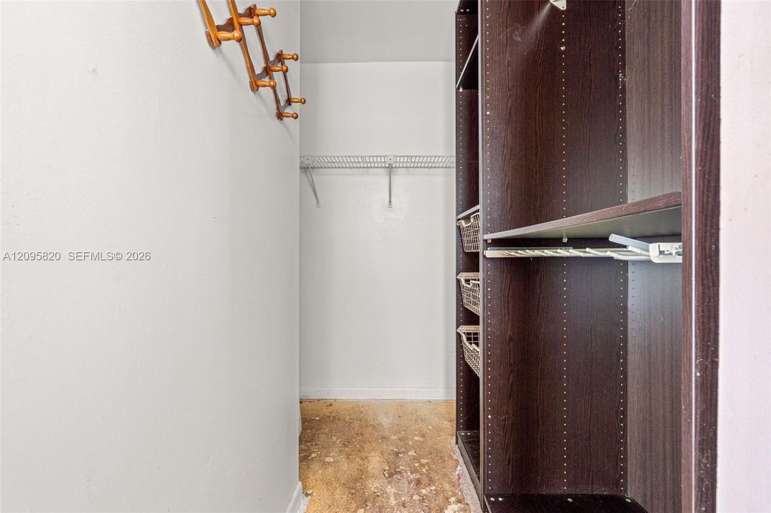 For Sale: $469,900 (3 beds, 2 baths, 2073 Square Feet)