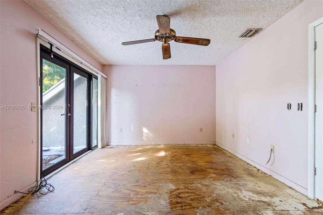 For Sale: $469,900 (3 beds, 2 baths, 2073 Square Feet)