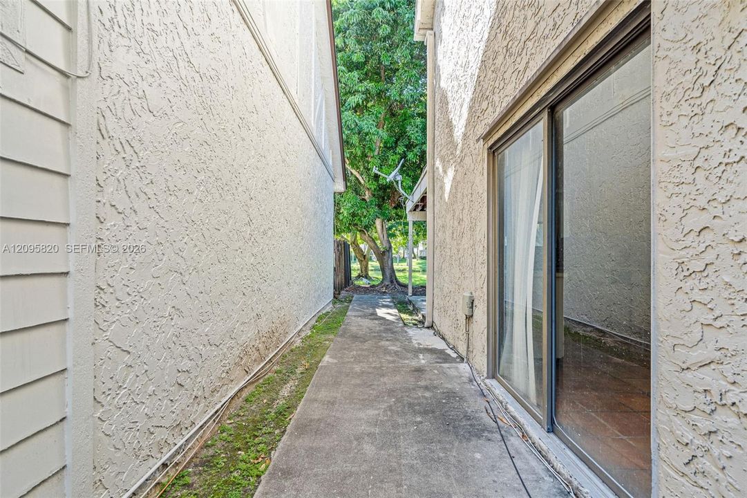 For Sale: $469,900 (3 beds, 2 baths, 2073 Square Feet)