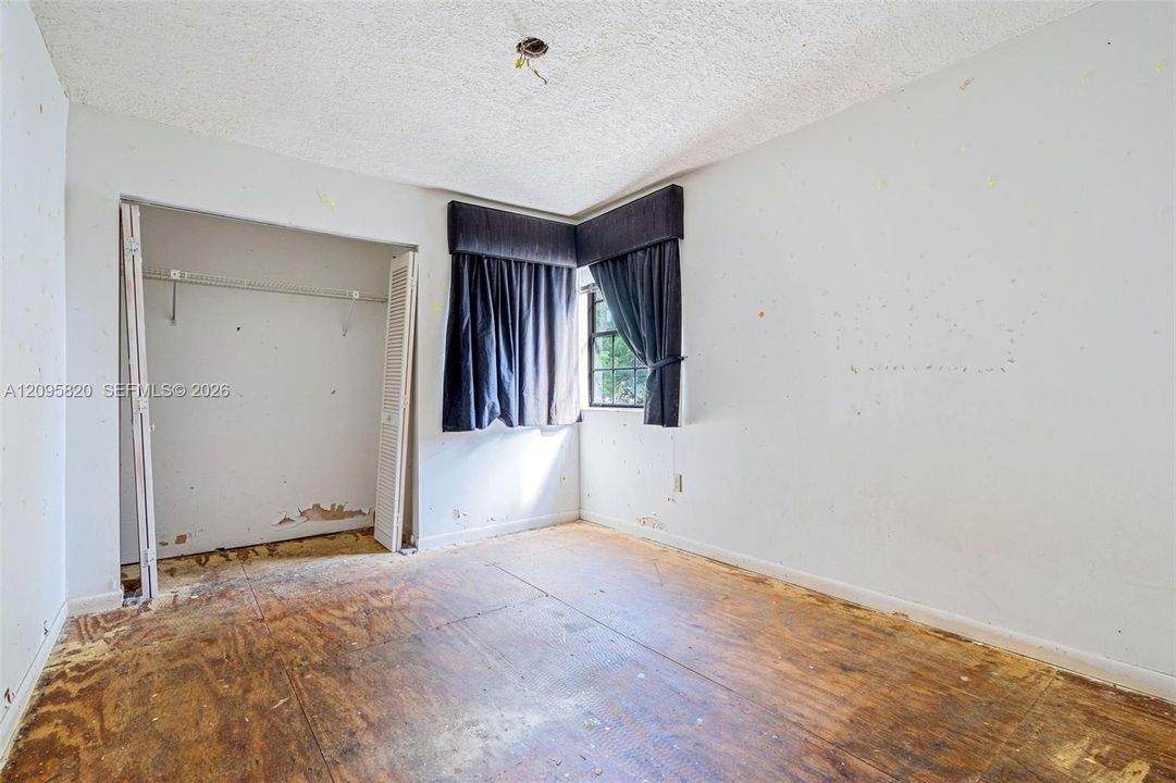 For Sale: $469,900 (3 beds, 2 baths, 2073 Square Feet)