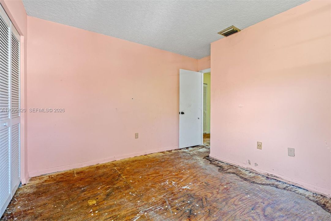 For Sale: $469,900 (3 beds, 2 baths, 2073 Square Feet)