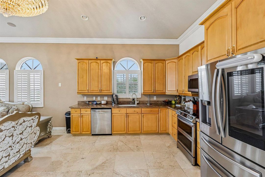 85-web-or-mls-NW 84th Ave-S2409-005