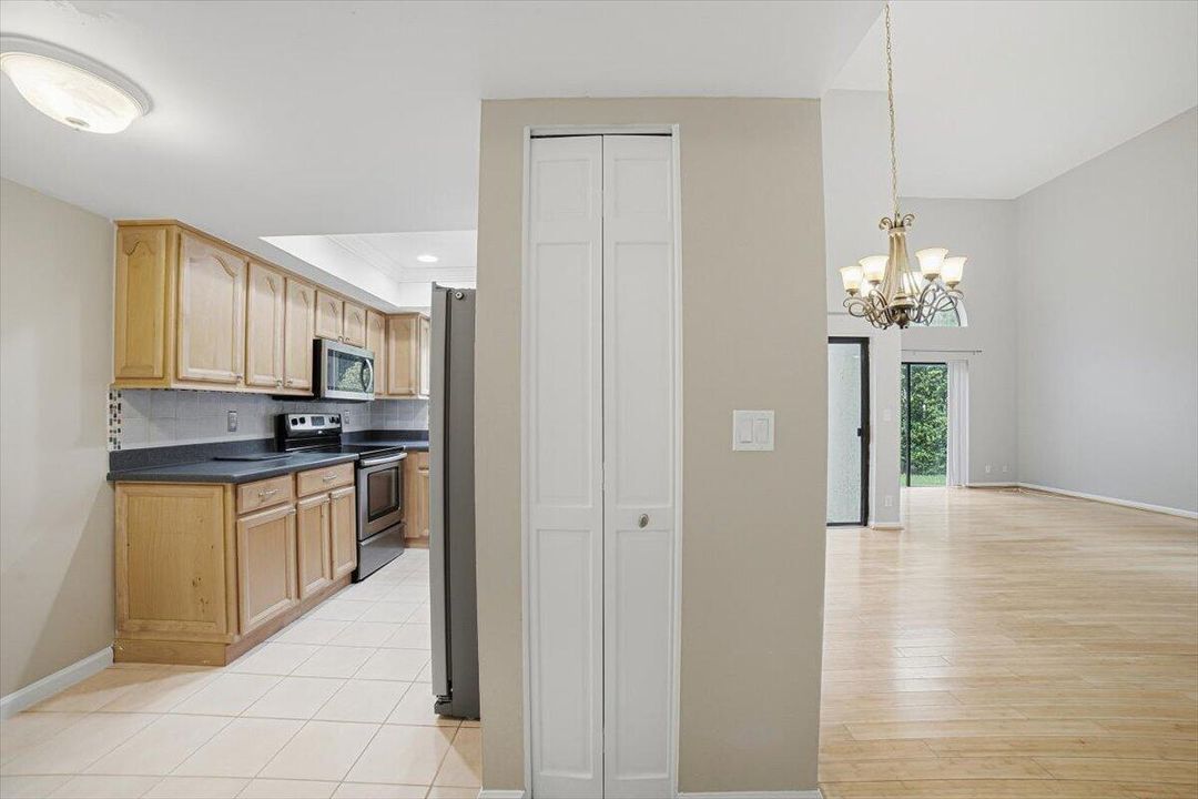 13-Closet Divider