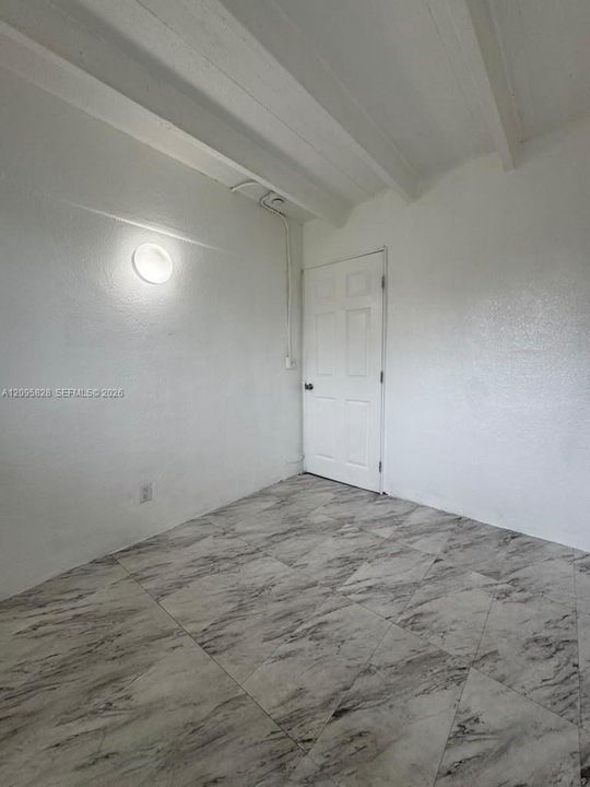 En Renta: $1,100 (1 camas, 1 baños, 2640 Pies cuadrados)