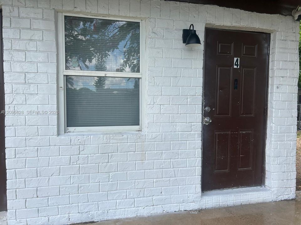 En Renta: $1,100 (1 camas, 1 baños, 2640 Pies cuadrados)