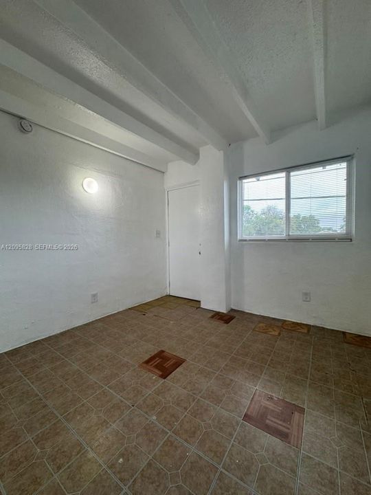 En Renta: $1,100 (1 camas, 1 baños, 2640 Pies cuadrados)