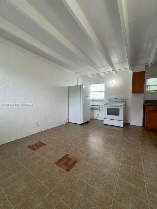 En Renta: $1,100 (1 camas, 1 baños, 2640 Pies cuadrados)