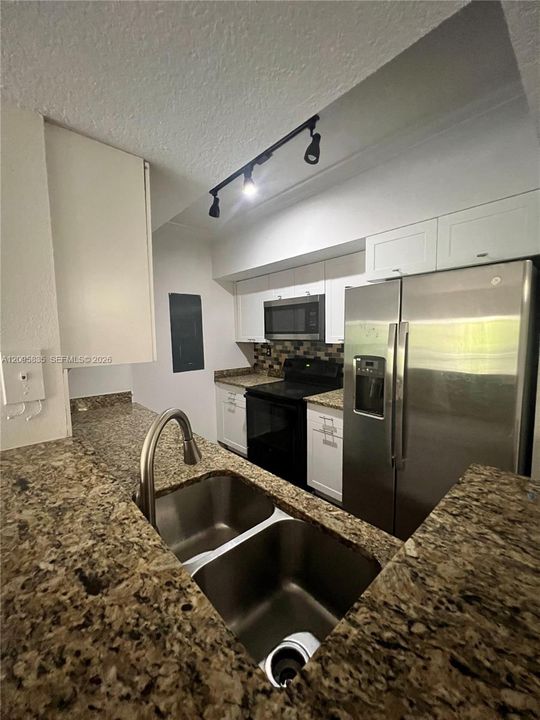 В аренду: $2,950 (3 спален, 2 ванн, 1330 Квадратных фут)