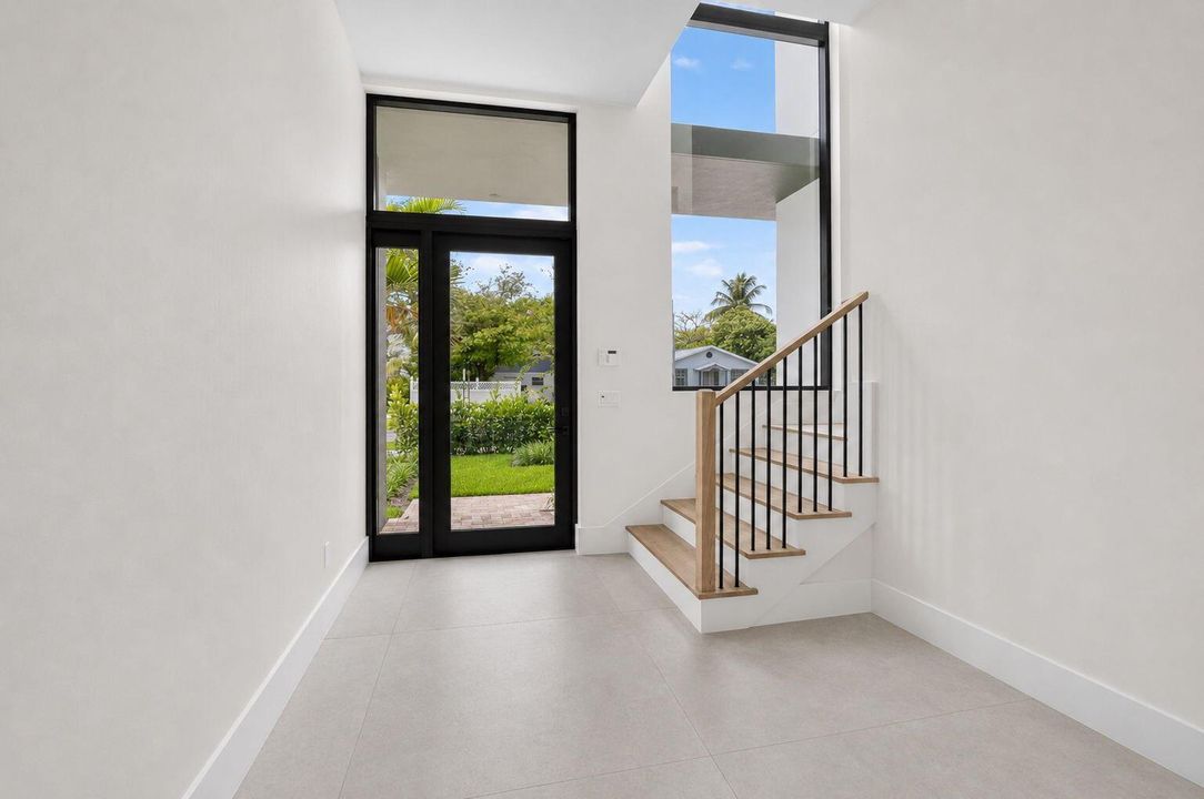 58-web-or-mls-foyer