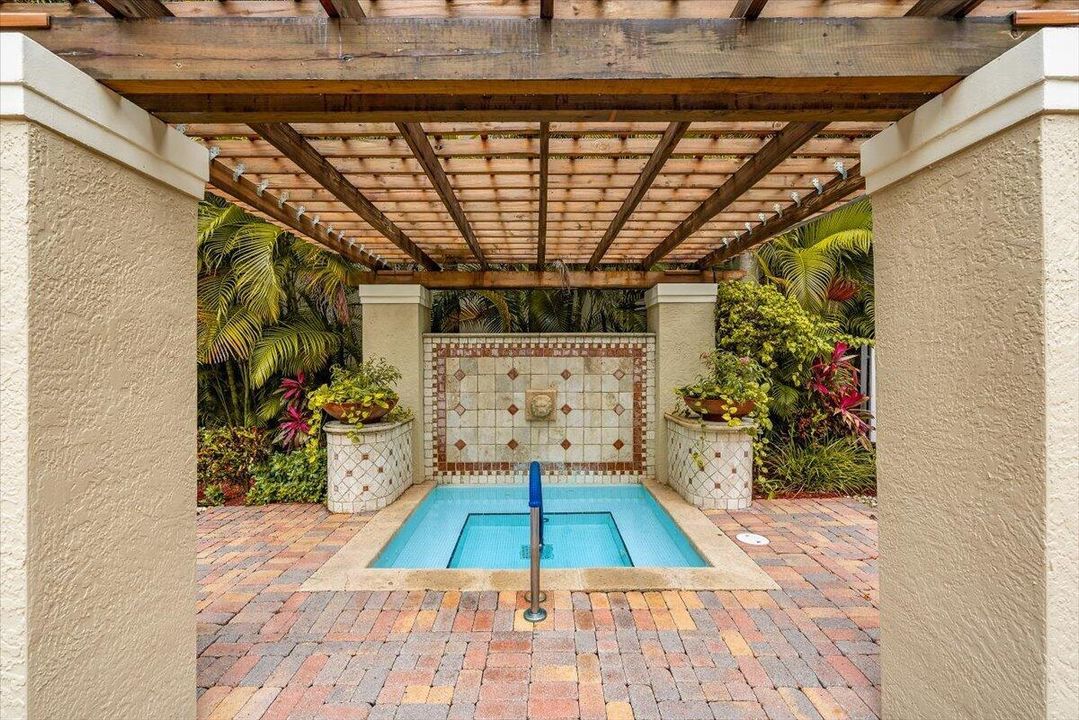 38-Courtyards at Cityplace (4)