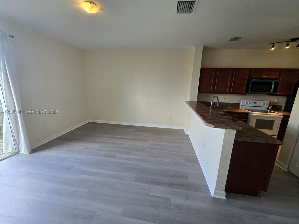 For Rent: $2,300 (3 beds, 2 baths, 1325 Square Feet)